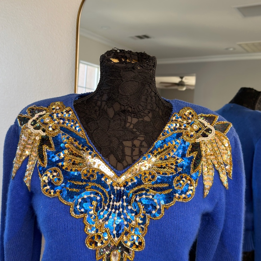 Elegant Blue Embellished Sweater - Picture 7 of 9